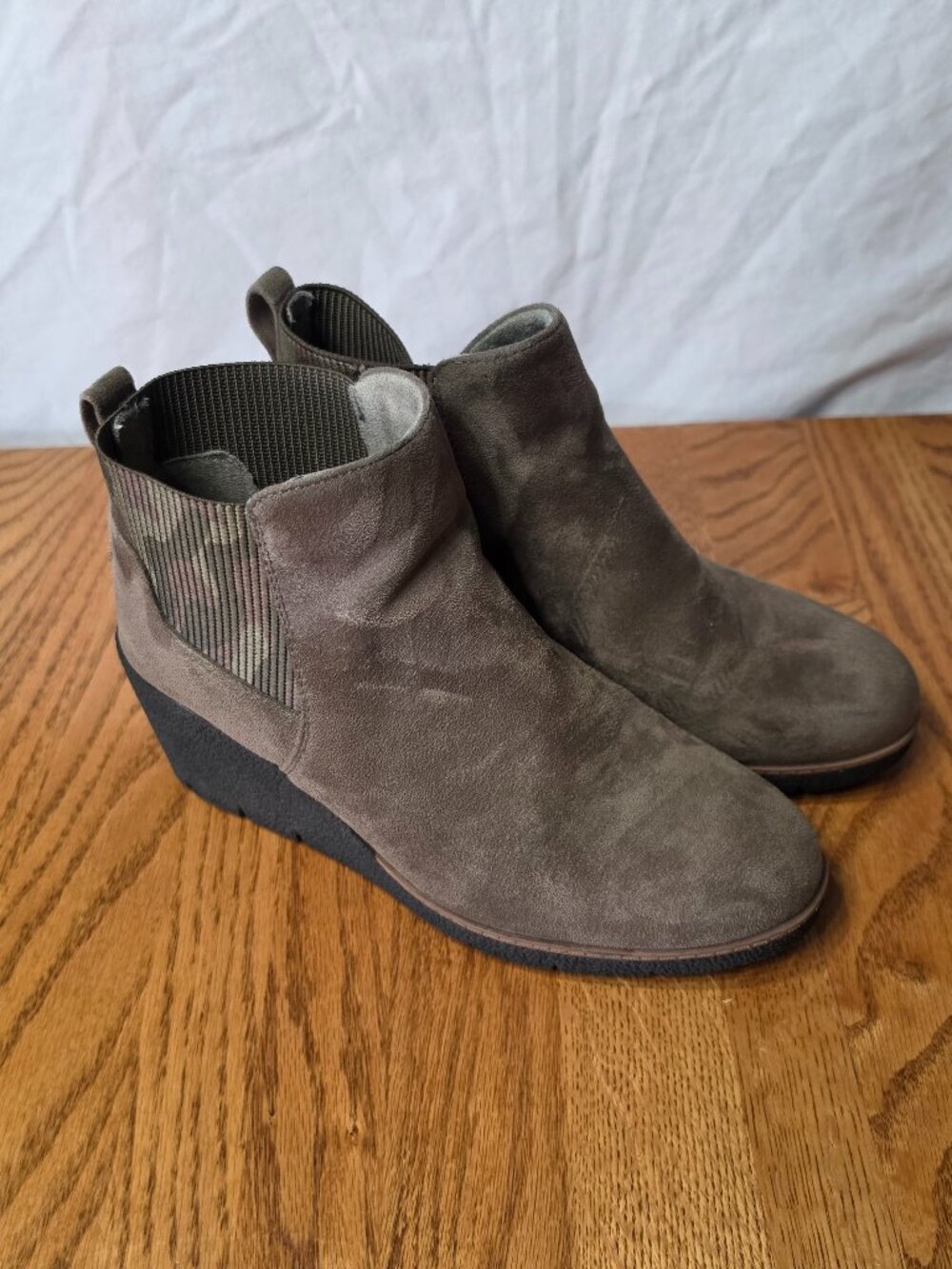 Dr Scholls Wedge Suede Booties Olive Women Size 7.5 Comfort